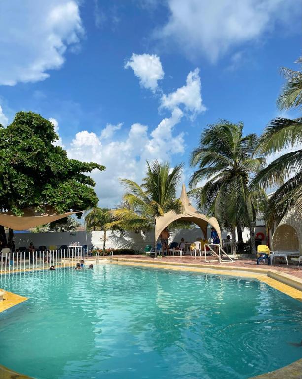 tropical inn - Image 4