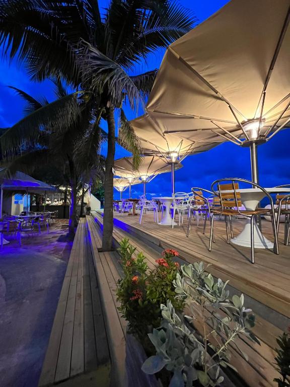 tropical inn - Image 2